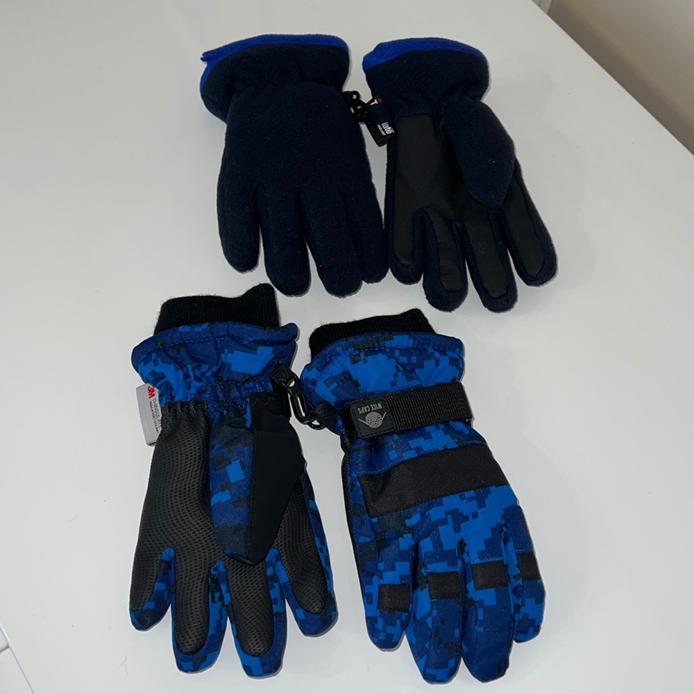 Set of winter snow gloves for kids
